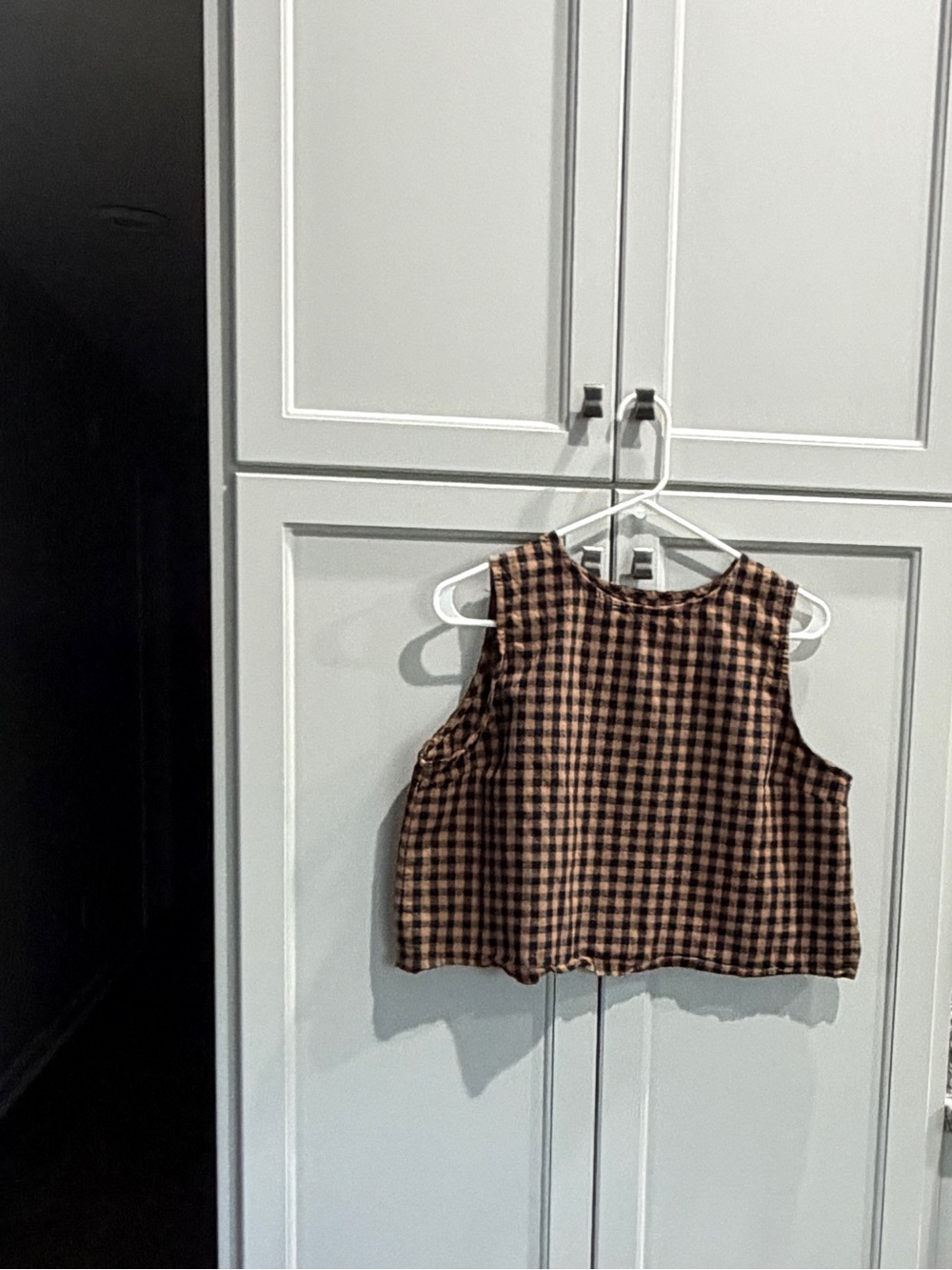 Womenβs 2-piece set with sleeveless top and barrel style pants